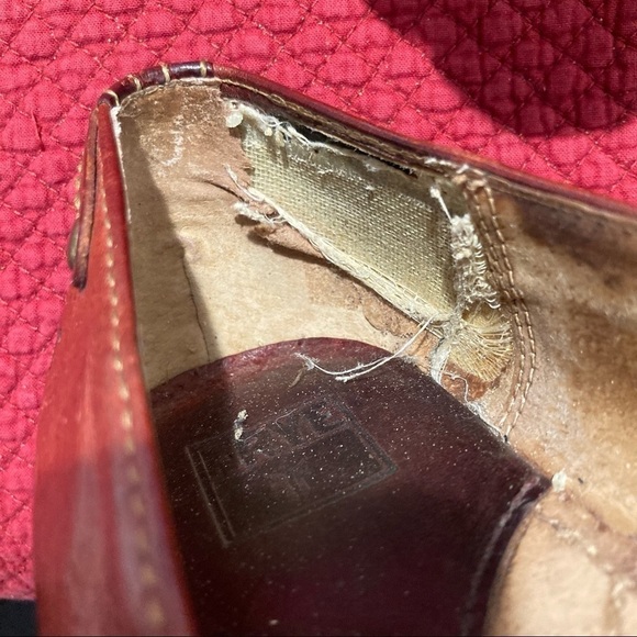 FRYE Sz 8.5 Big Buckle Reddish Brown Distressed Leather Flats Shoes - Picture 7 of 9